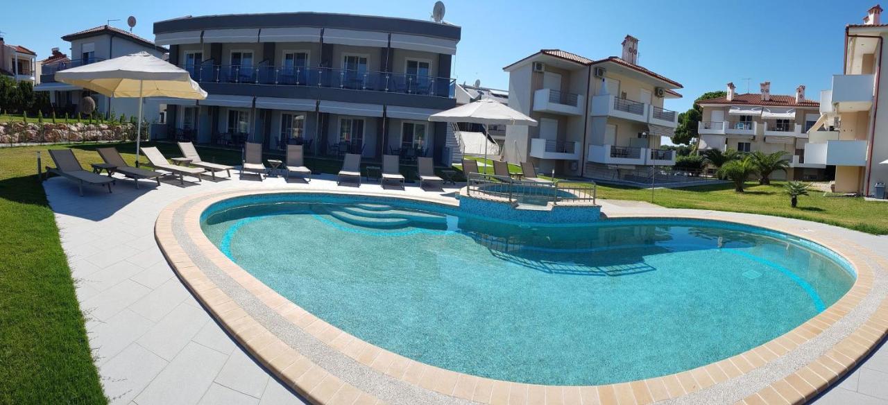 Finikas Garden Beach Resort Nikiti Eksteriør billede