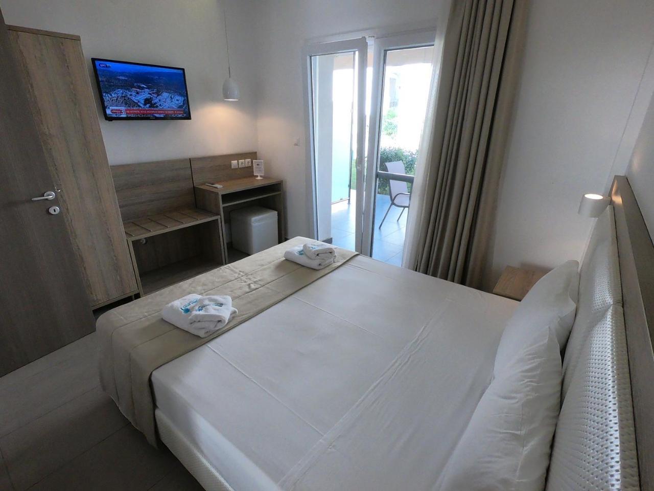 Finikas Garden Beach Resort Nikiti Eksteriør billede