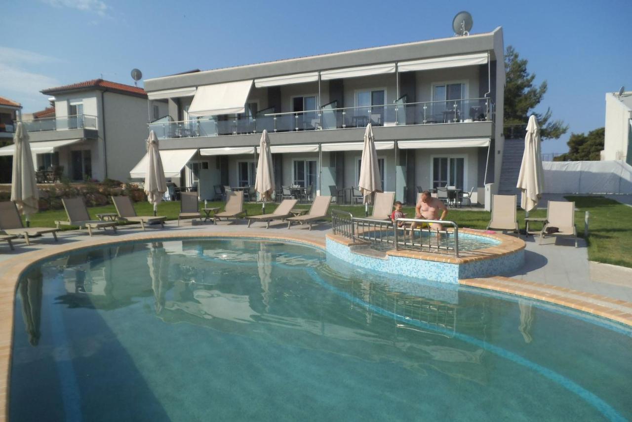 Finikas Garden Beach Resort Nikiti Eksteriør billede